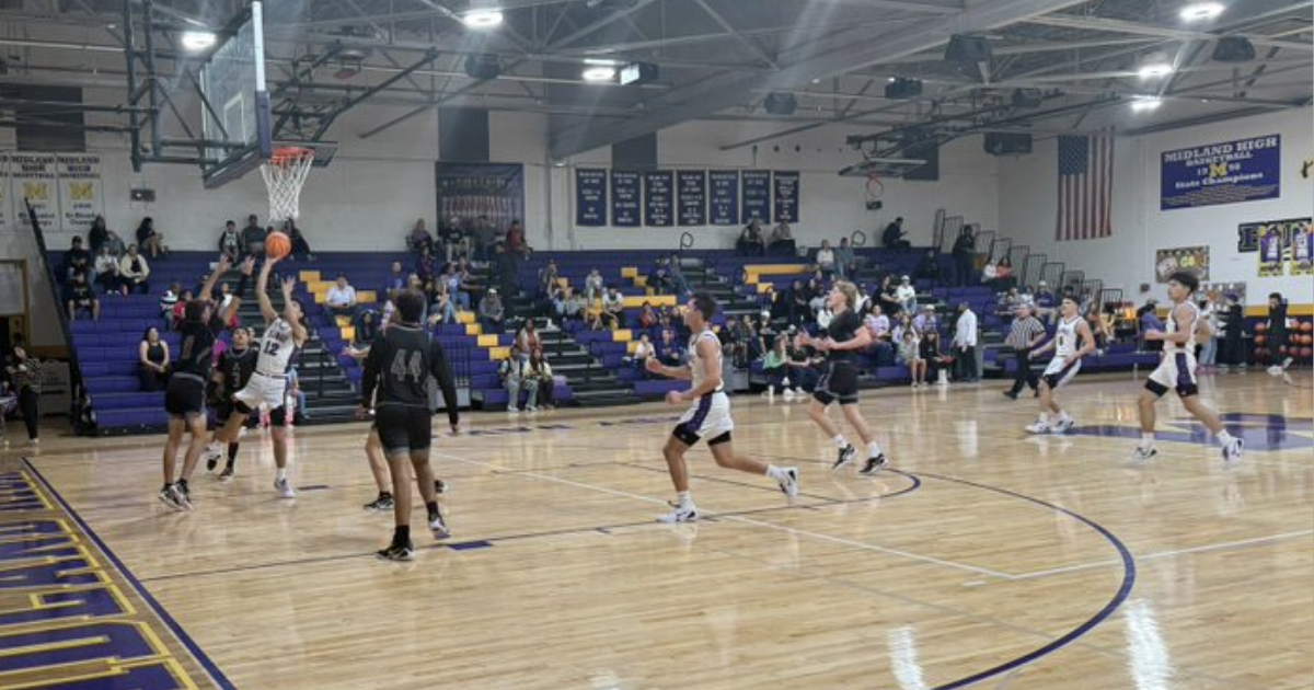 Midland Bulldogs fall 56-54 to Andrews in close game