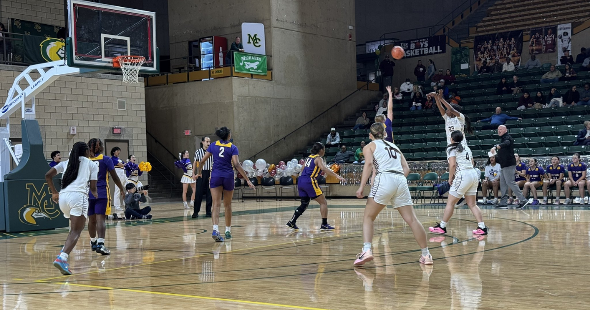 Lady Rebels earns 42–36 district win over Lady Bulldogs