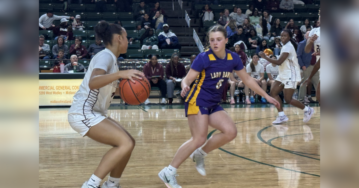 Lady Rebels earns 42–36 district win over Lady Bulldogs