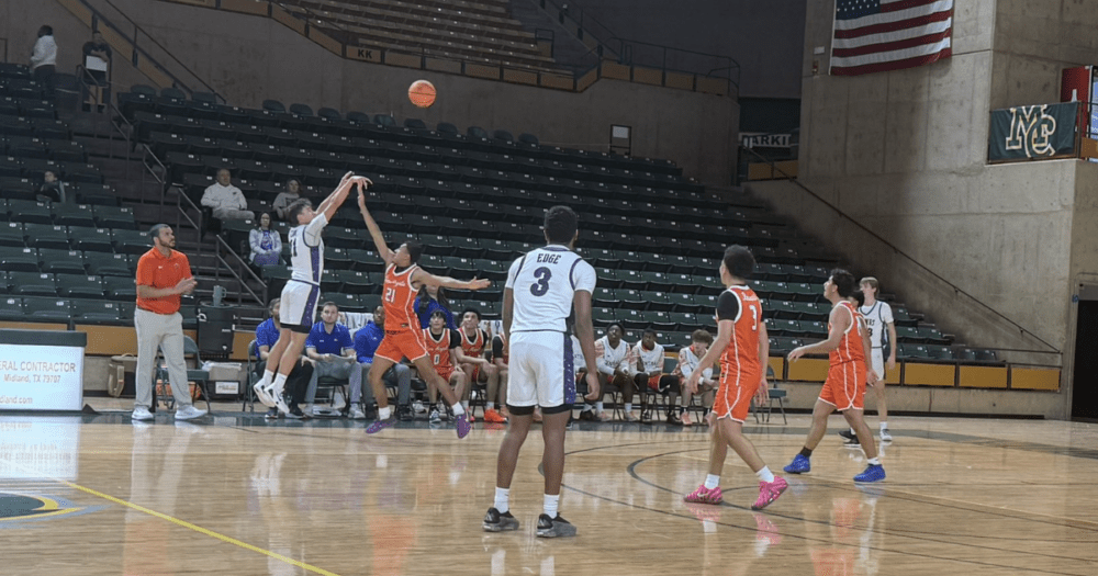 Bulldogs keep it close but San Angelo Central wins 53–44